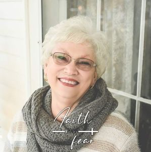 Meet your Posher, Lois